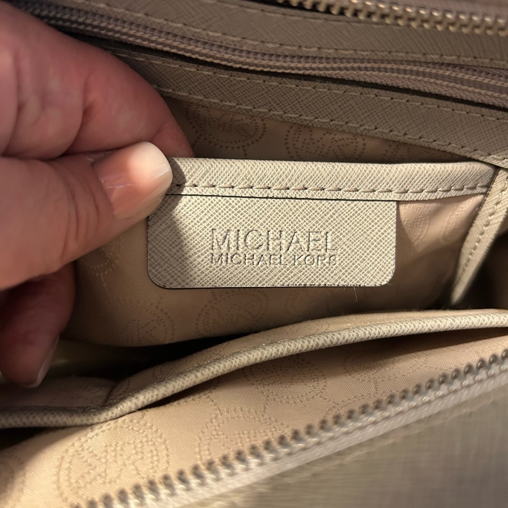 Michael Kors Selma Medium Saffiano Satchel Crossbody NWOT!! - Picture 10 of 14